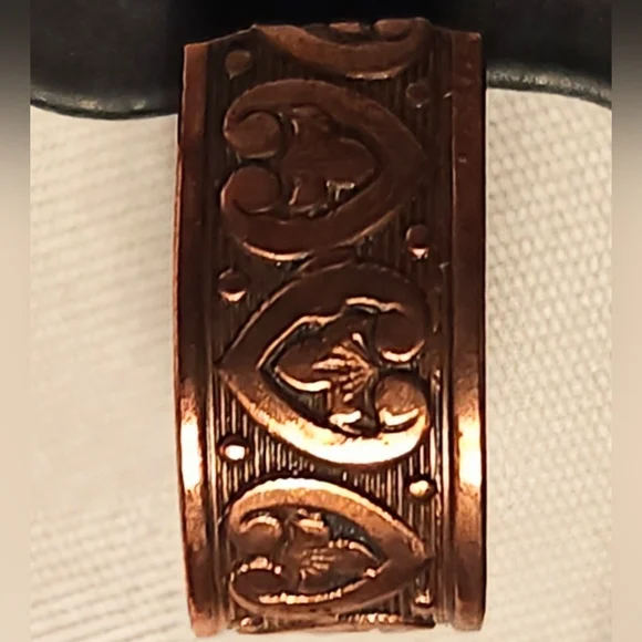 Elegant Copper Heart Pattern Earrings - Picture 2 of 4